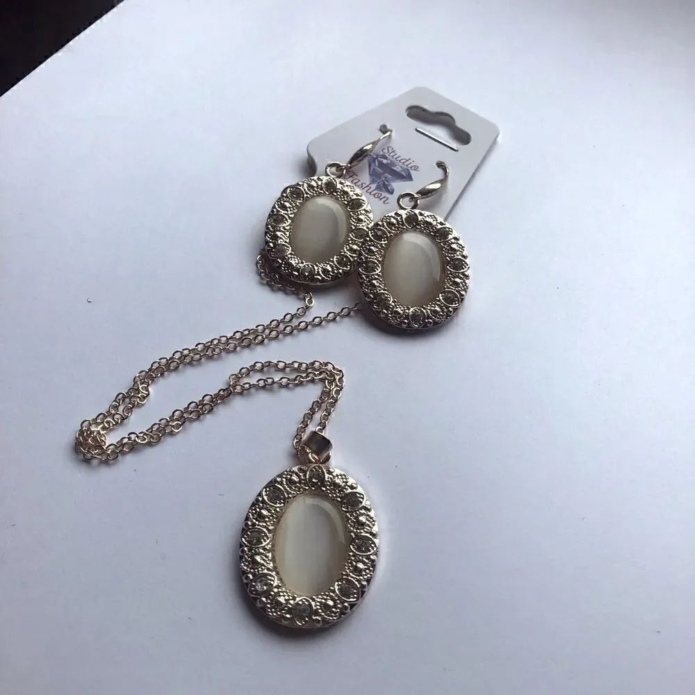 Necklace earring set